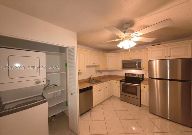 Photo 3 of Condo for sale at 1501 S Ocean Dr #605, Hollywood, FL 33019 | MLS# A12092039 | Listing updated on 2026-10-07