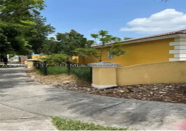 Photo 1 of Single family home for sale at 5 Sw 15th Avenue, Homestead, FL 33030 | MLS# A12084337 | Listing updated on 2026-10-07