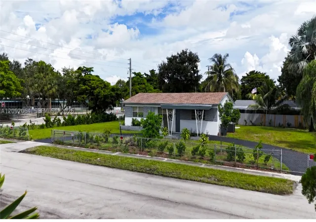 Photo 2 of Single family home for sale at 831 N 72nd Way, Hollywood, FL 33024 | MLS# A12092064 | Listing updated on 2026-09-21