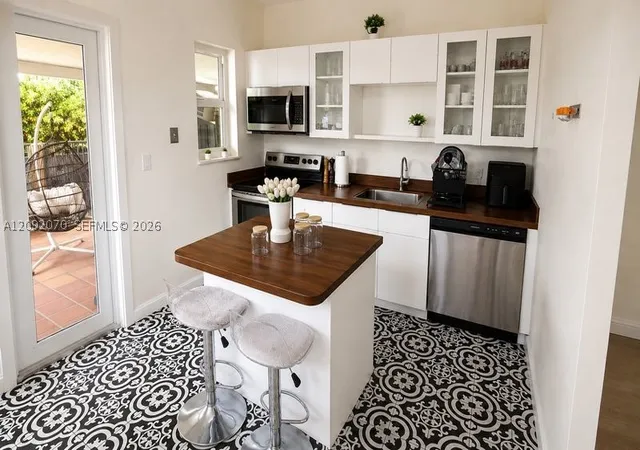 Photo 3 of Multi family home for sale at 985 Sw 10th Street, Miami, FL 33130 | MLS# A12092070 | Listing updated on 2026-09-19