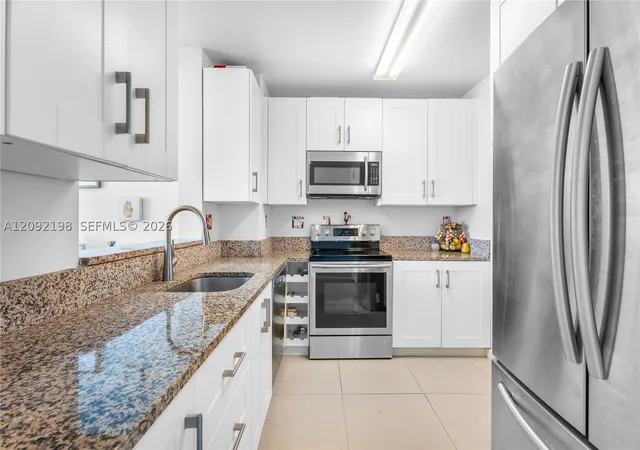 Photo 2 of Condo for sale at 520 SE 5th Avenue #2713, Fort Lauderdale, FL 33301 | MLS# A12092198 | Listing updated on 2026-09-22