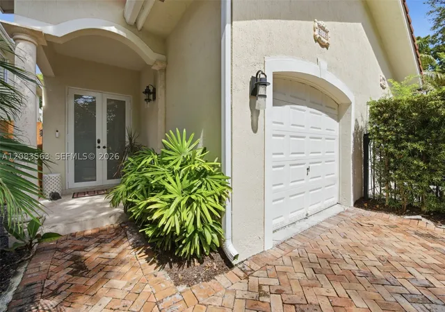 Photo 3 of Single family home for sale at 3112 Ohio St, Miami, FL 33133 | MLS# A12083563 | Listing updated on 2026-10-06