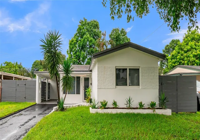 Photo 3 of Single family home for sale at 6551 Scott St, Hollywood, FL 33024 | MLS# A12091509 | Listing updated on 2026-09-22