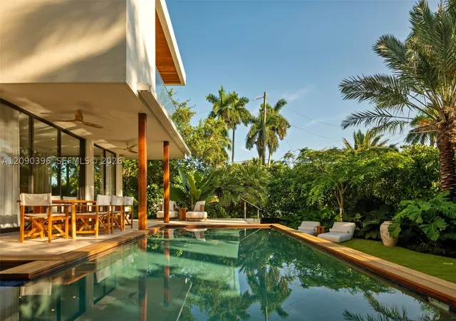 Photo 2 of Single family home for sale at 5701 N Bay Rd, Miami Beach, FL 33140 | MLS# A12090396 | Listing updated on 2026-10-07