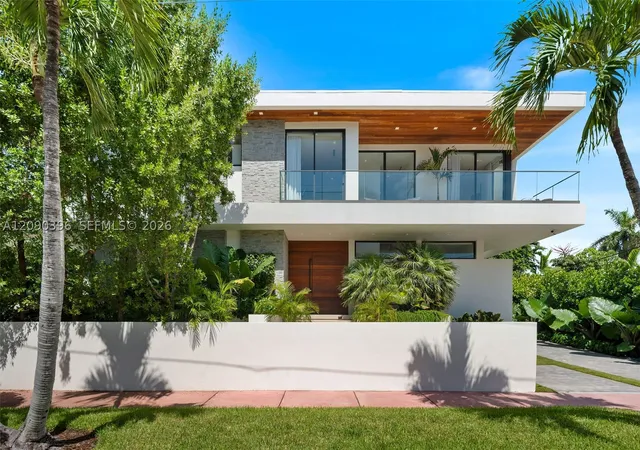Photo 4 of Single family home for sale at 5701 N Bay Rd, Miami Beach, FL 33140 | MLS# A12090396 | Listing updated on 2026-10-07