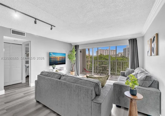 Listing Photo 3 - Condo for sale in building located at 200 178Th Dr, Sunny Isles Beach, FL 33160 - Unit #510