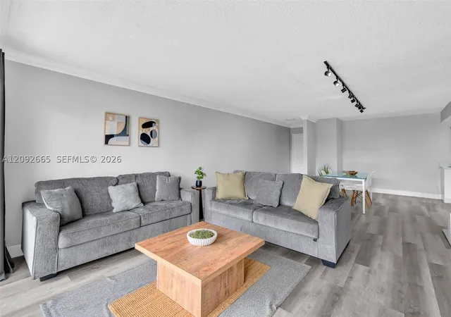 Listing Photo 4 - Condo for sale in building located at 200 178Th Dr, Sunny Isles Beach, FL 33160 - Unit #510