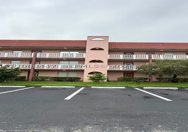 Listing Photo 2 - Condo for sale in building located at 9641 Sunrise Lakes Blvd, Sunrise, FL 33322 - Unit #305