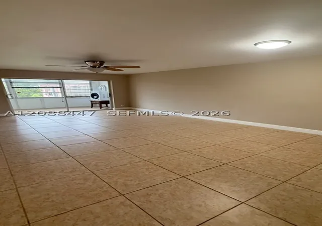 Listing Photo 5 - Condo for sale in building located at 9641 Sunrise Lakes Blvd, Sunrise, FL 33322 - Unit #305