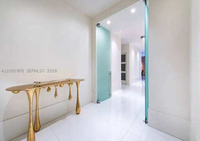Photo 4 of Condo for sale at 2675 S Bayshore Dr #1601S, Coconut Grove, FL 33133 | MLS# A12081805 | Listing updated on 2026-09-22