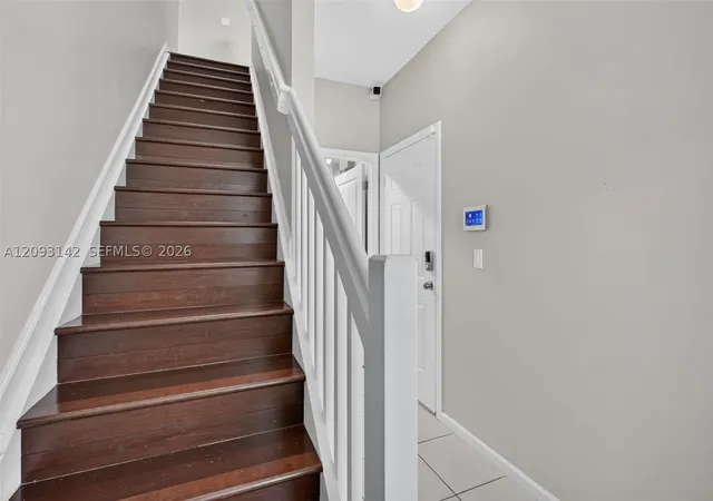 Photo 4 of Townhouse for sale at 4182 Cascada Cir, Cooper City, FL 33024 | MLS# A12093142 | Listing updated on 2026-09-23