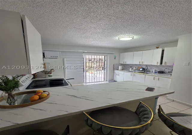 Listing Photo 4 - Condo for sale in building located at 7673 W 29th Ln, Hialeah, FL 33018 - Unit #102-47
