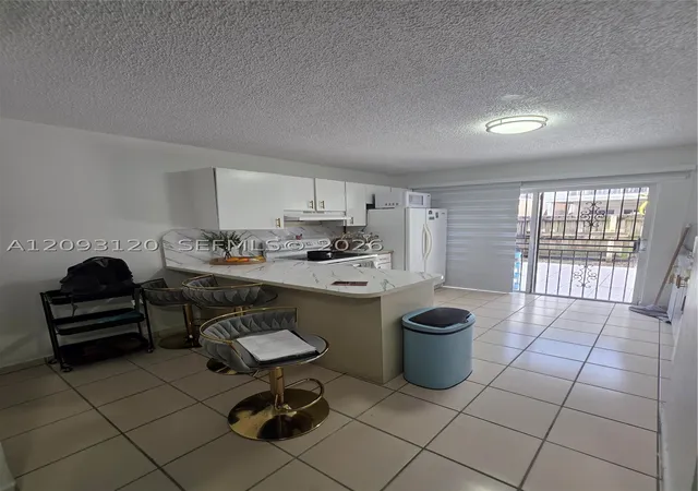 Listing Photo 5 - Condo for sale in building located at 7673 W 29th Ln, Hialeah, FL 33018 - Unit #102-47
