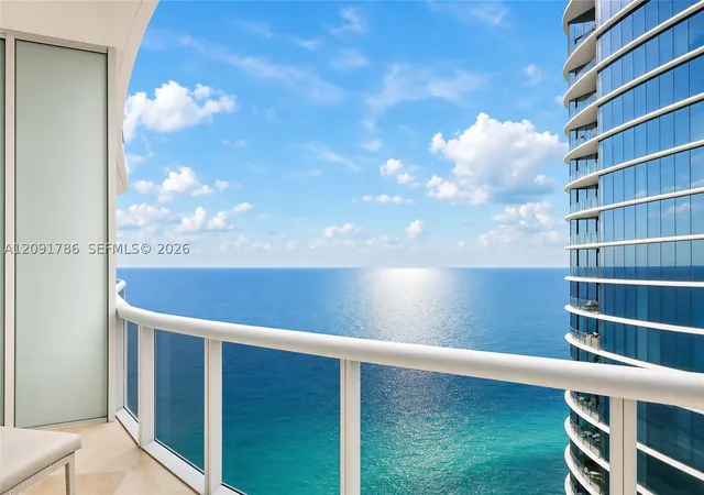 Listing Photo 2 - Condo for sale in building located at 15811 Collins Ave, Miami, FL 33160 - Unit #4007