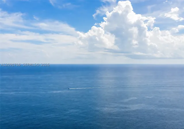 Listing Photo 4 - Condo for sale in building located at 15811 Collins Ave, Miami, FL 33160 - Unit #4007