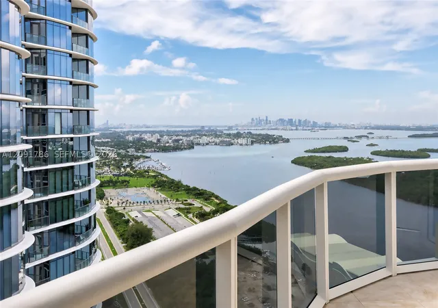 Listing Photo 5 - Condo for sale in building located at 15811 Collins Ave, Miami, FL 33160 - Unit #4007