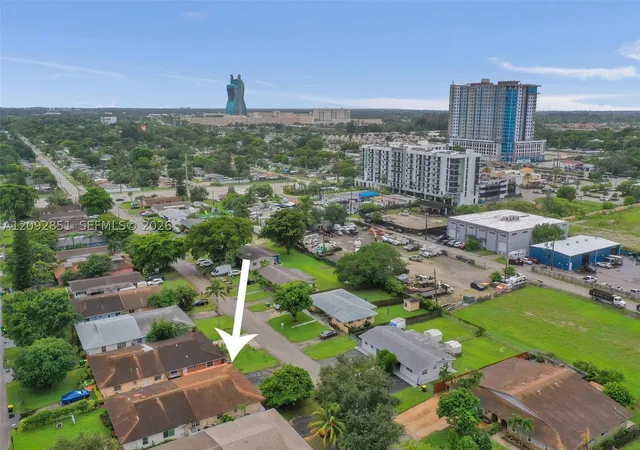 Photo 3 of Single family home for sale at 4620 Sw 43rd Terrace, Dania Beach, FL 33314 | MLS# A12092851 | Listing updated on 2026-09-22