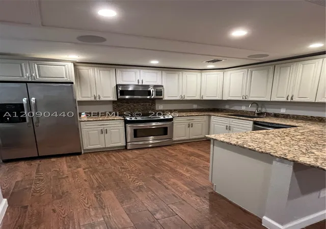 Listing Photo 4 - Condo for sale in building located at 217 SW 10th St, Hallandale Beach, FL 33009