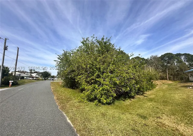 Photo 2 of Land for sale at 131 Blue Moon Ave, Lake Placid, FL 33852 | MLS# A12093470 | Listing updated on 2026-09-22