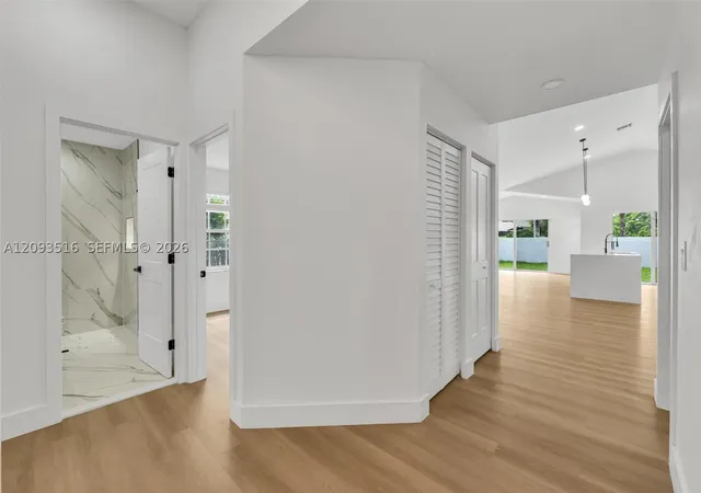 Photo 4 of Single family home for sale at 16 Gables Blvd, Weston, FL 33326 | MLS# A12093516 | Listing updated on 2026-09-22