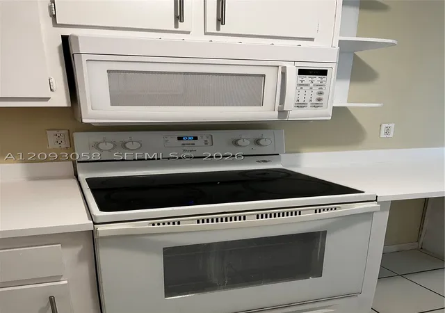 Photo 3 of Townhouse for sale at 3674 Nw 111th Avenue, Sunrise, FL 33351 | MLS# A12093058 | Listing updated on 2026-10-02