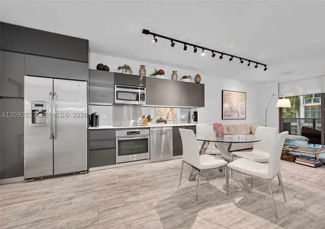 Photo 3 of Condo for sale at 31 Se 6th Street #304, Miami, FL 33131 | MLS# A12093557 | Listing updated on 2026-09-22
