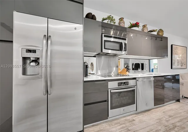 Photo 3 of Condo for sale at 31 SE 6th Street #304, Miami, FL 33131 | MLS# A12093557 | Listing updated on 2026-09-22
