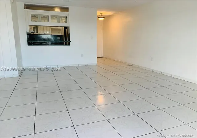 Listing Photo 4 - Condo for sale in building located at 1325 W 68Th St, Hialeah, FL 33014 - Unit #514