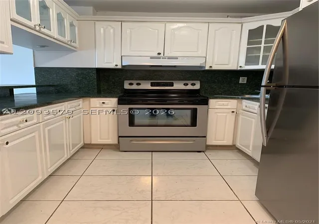 Listing Photo 5 - Condo for sale in building located at 1325 W 68Th St, Hialeah, FL 33014 - Unit #514