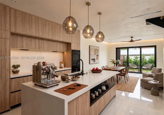 Photo 2 of Townhouse for sale at 205 Ne 17th Avenue, Fort Lauderdale, FL 33301 | MLS# A12093594 | Listing updated on 2026-10-01