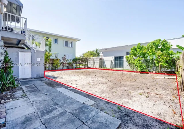 Listing Photo 5 - Condo for sale in building located at 7610 Dickens Ave, Miami Beach, FL 33141