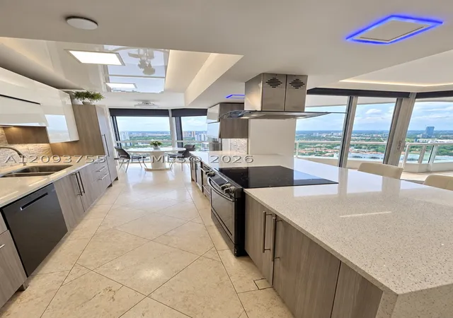 Photo 3 of Condo for sale at 21205 Yacht Clb Dr #3105, Aventura, FL 33180 | MLS# A12093755 | Listing updated on 2026-09-24