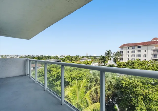 Listing Photo 2 - Condo for sale in building located at 10000 W Bay Harbor Dr, Bay Harbor Islands, FL 33154 - Unit #501