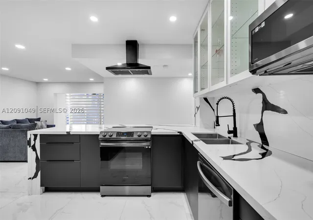 Photo 4 of Condo for sale at 3800 Hillcrest Dr #203, Hollywood, FL 33021 | MLS# A12091049 | Listing updated on 2026-09-23