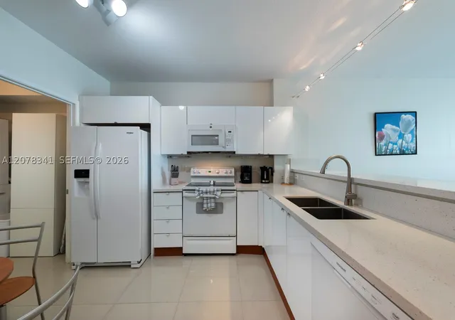 Photo 3 of Condo for sale at 18100 N Bay Rd #1009, Sunny Isles Beach, FL 33160 | MLS# A12078341 | Listing updated on 2026-09-23