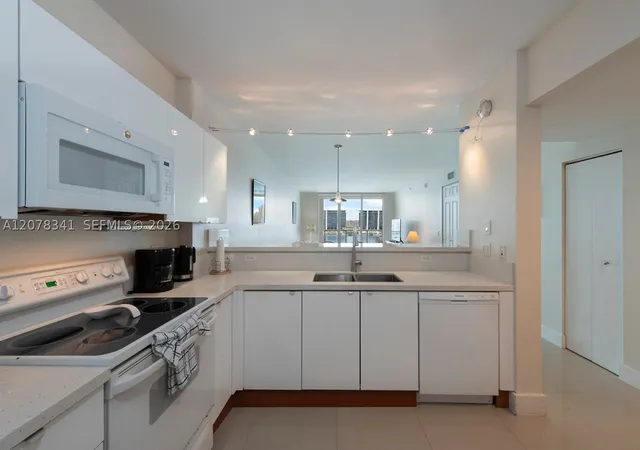 Photo 4 of Condo for sale at 18100 N Bay Rd #1009, Sunny Isles Beach, FL 33160 | MLS# A12078341 | Listing updated on 2026-09-23