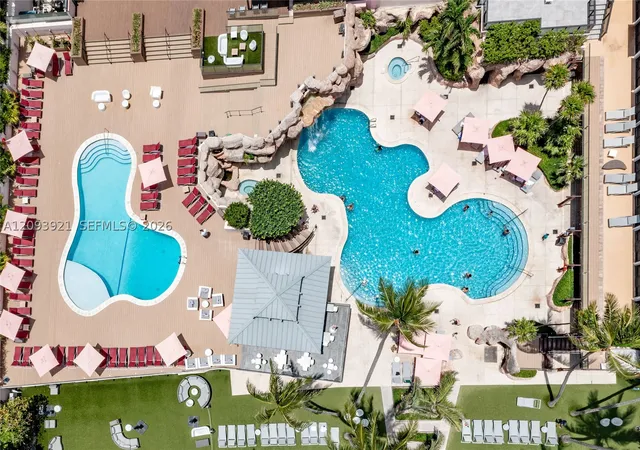 Listing Photo 2 - Condo for sale in building located at 5225 Collins Ave, Miami, FL 33140 - Unit #1114