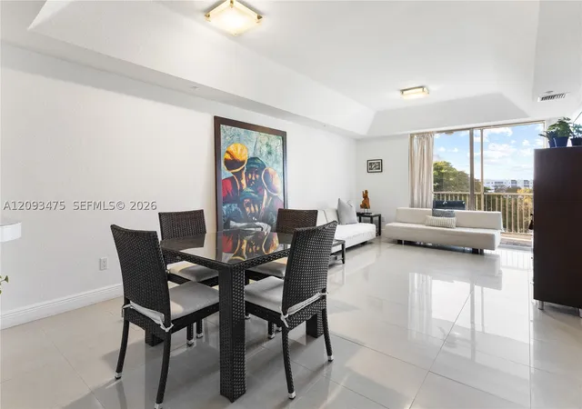Listing Photo 4 - Condo for sale in building located at 10770 Nw 66Th St, Miami, FL 33178 - Unit #404