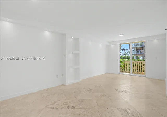 8888 Collins Ave #115