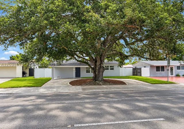Photo 13 of Single family home for sale at 6831 Sheridan St, Hollywood, FL 33024 | MLS# A12094071 | Listing updated on 2026-09-23