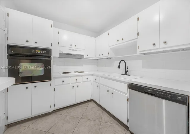 Photo 3 of Condo for sale at 400 Kings Point Dr #1427, Sunny Isles Beach, FL 33160 | MLS# A12094105 | Listing updated on 2026-09-23