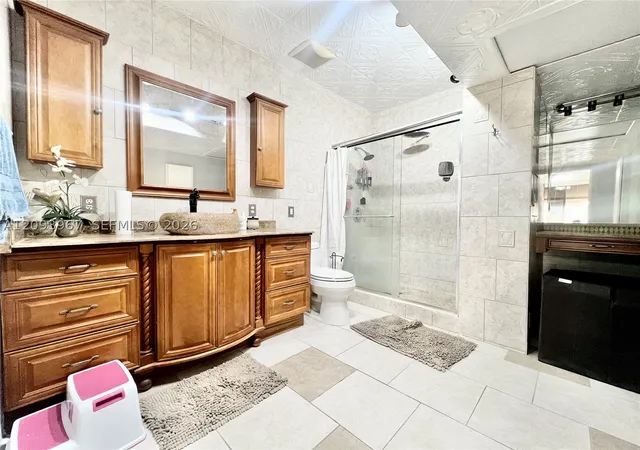 Photo 4 of Townhouse for sale at 3318 NW 103rd Avenue, Sunrise, FL 33351 | MLS# A12093967 | Listing updated on 2026-09-27