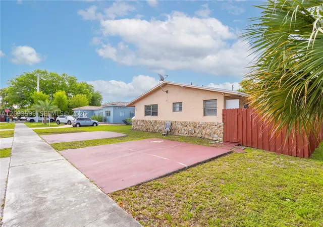 Photo 2 of Multi family home for sale at 1916   1918 Grant St, Hollywood, FL 33020 | MLS# A12093599 | Listing updated on 2026-09-23