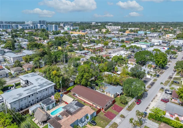 Photo 35 of Multi family home for sale at 1916 - 1918 Grant St, Hollywood, FL 33020 | MLS# A12093599 | Listing updated on 2026-09-23