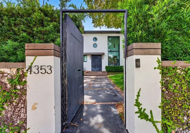 Photo 4 of Single family home for sale at 4353 Alton Rd, Miami Beach, FL 33140 | MLS# A12093459 | Listing updated on 2026-09-27