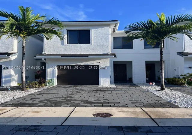 Photo 3 of Townhouse for sale at 10941 Sw 232nd Terrace, Homestead, FL 33032 | MLS# A12092684 | Listing updated on 2026-09-23