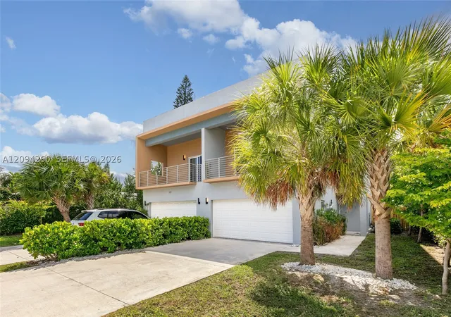 Photo 3 of Townhouse for sale at 1123 Ne 23rd Terrace, Pompano Beach, FL 33062 | MLS# A12094260 | Listing updated on 2026-09-23