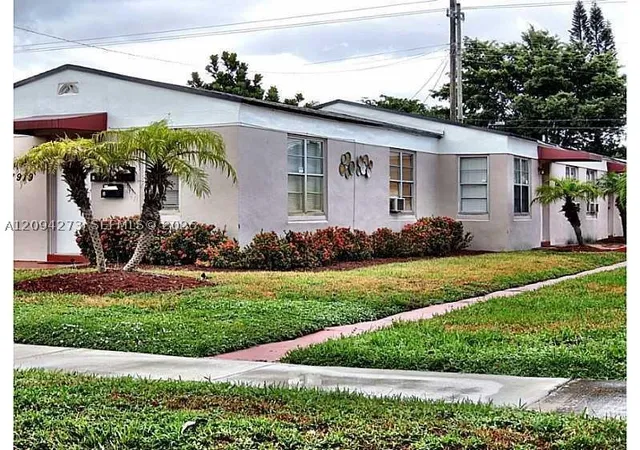 Multi family home for sale at 1919 Buchanan St, Hollywood, FL 33020 | MLS# A12094273