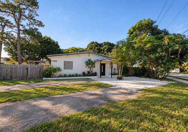 Photo 3 of Single family home for sale at 599 NE 35th Street, Oakland Park, FL 33334 | MLS# A12092749 | Listing updated on 2026-09-24