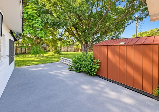 Photo 4 of Single family home for sale at 599 NE 35th Street, Oakland Park, FL 33334 | MLS# A12092749 | Listing updated on 2026-09-24